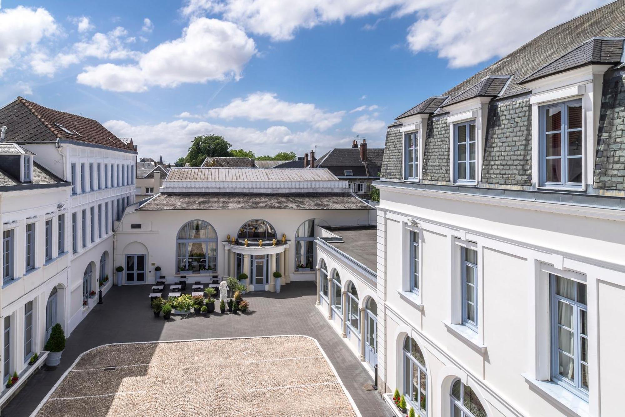 Hotel De L'Univers Arras Bagian luar foto